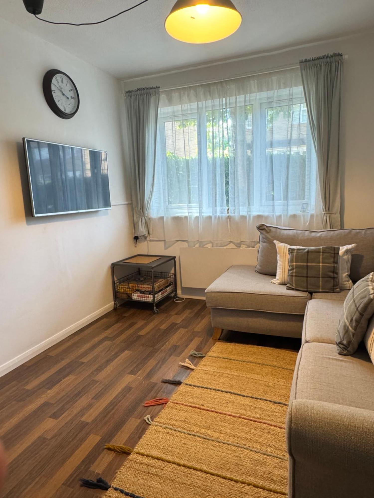 Ferienwohnung Grundy House Uxbridge Exterior foto